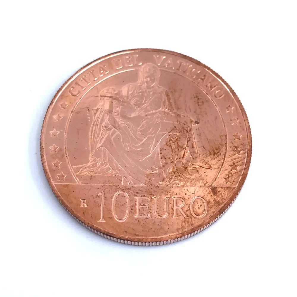 Miedziana moneta watykańska o nominale 10 euro z 2020 roku Galleria Mariana
