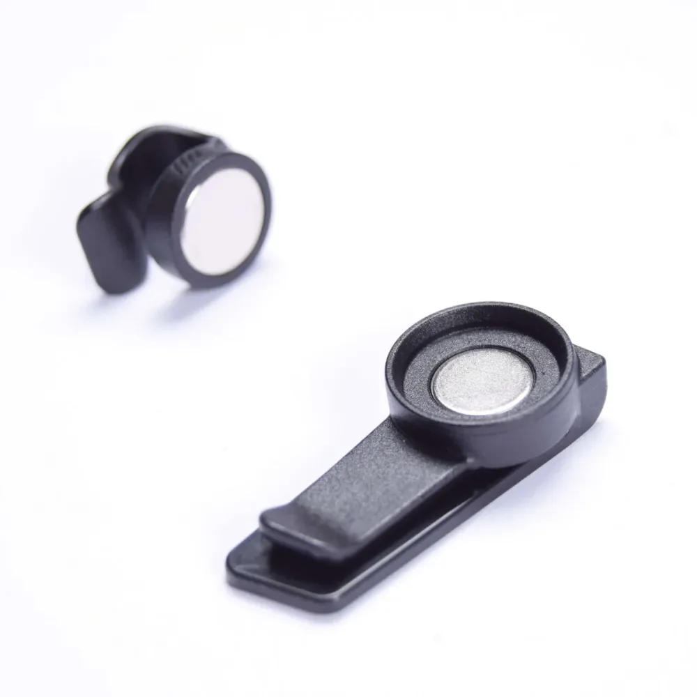 Uniwersalny uchwyt magnetyczny do worka hydracyjnego USWE MAGNETIC TUBE CLIP czarny