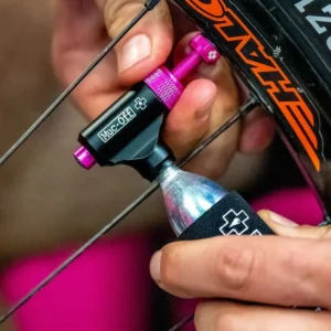 Iglica CO2 MUC-OFF MTB + gwintowane naboje CO2 25 g (x2)
