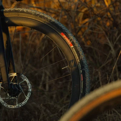 Opona VITTORIA TERRENO T90 MUD Gravel Endurance 700x45c Tubeless Ready Soft Brown