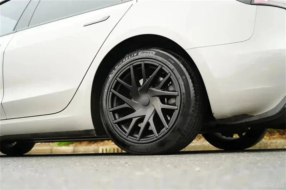 18" Osłona koł Tesla 3 Highland Full Rim Matte Black