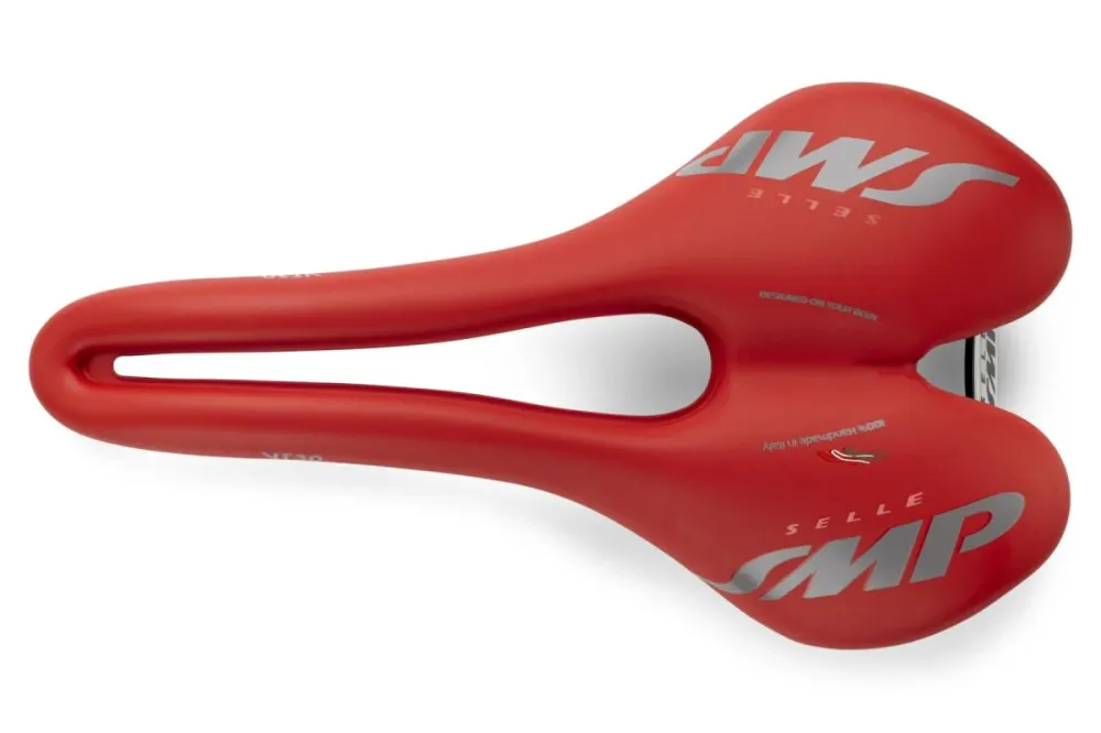 Siodełko SMP VT30 Szerokość 155 mm Stalowe szyny Czerwony