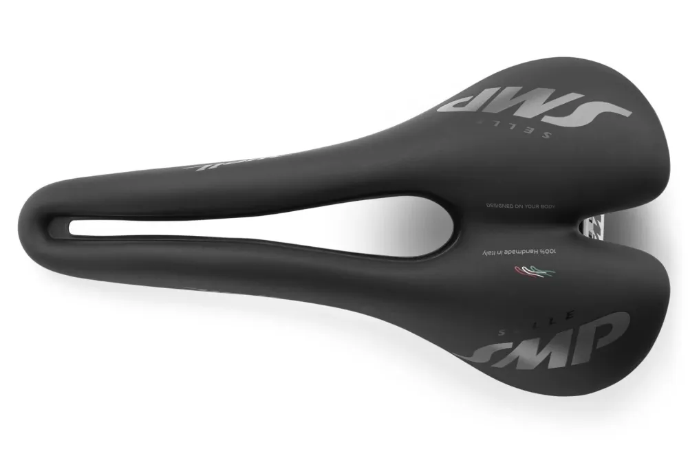 Siodełko SMP WELL Szerokość 144 mm Szyny karbonowe Czarne