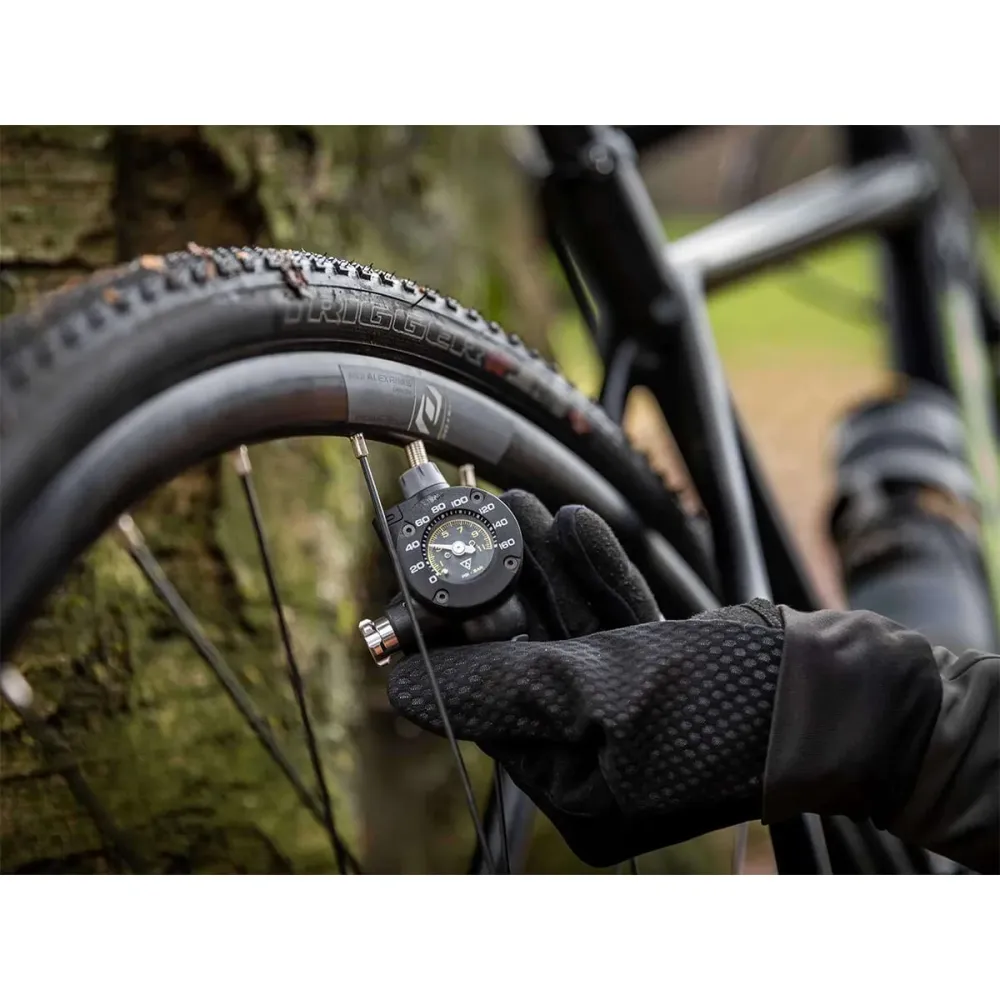 TOPEAK AIRBOOSTER G2 CO2 z nasadką udarową i manometrem