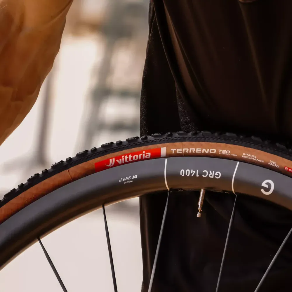 VITTORIA TERRENO T80 COARSE LOOSE Gravel Endurance 700x40c Tubeless Ready Opona miękka brązowa