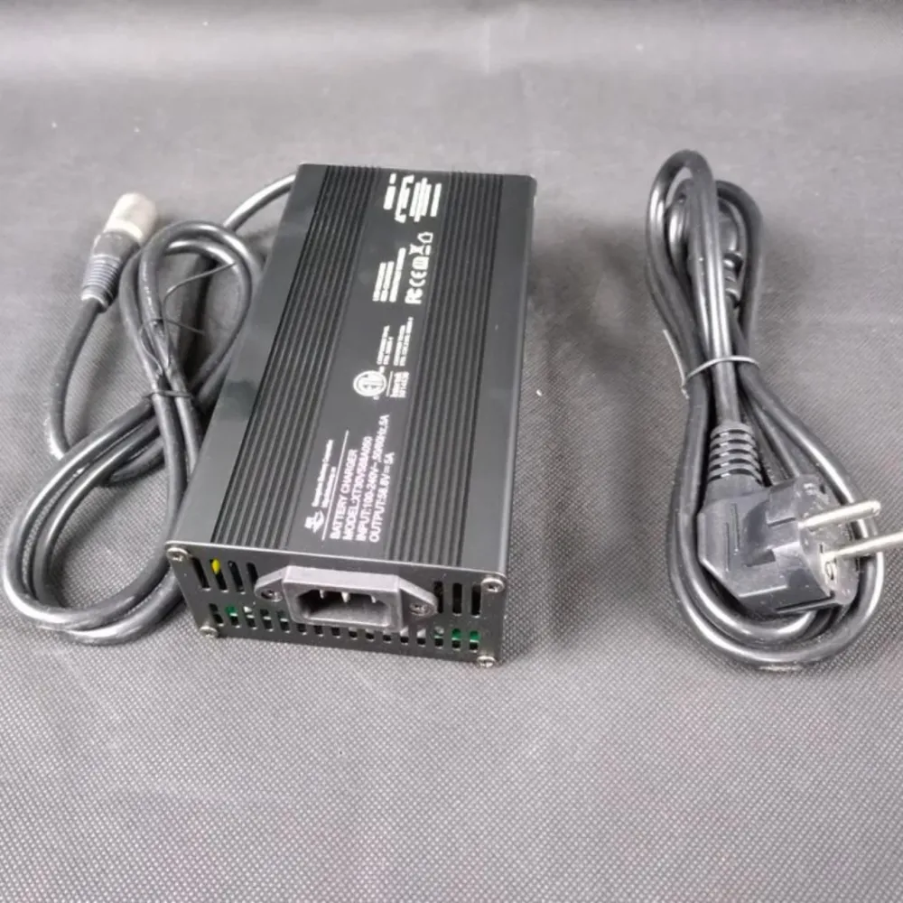 Część zamienna do hulajnogi elektrycznej - szybka ładowarka 5A do akumulatora litowego 52V