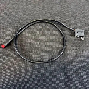Część zamienna do hulajnogi elektrycznej - wyłącznik bezpiecznika w stopce bocznej
