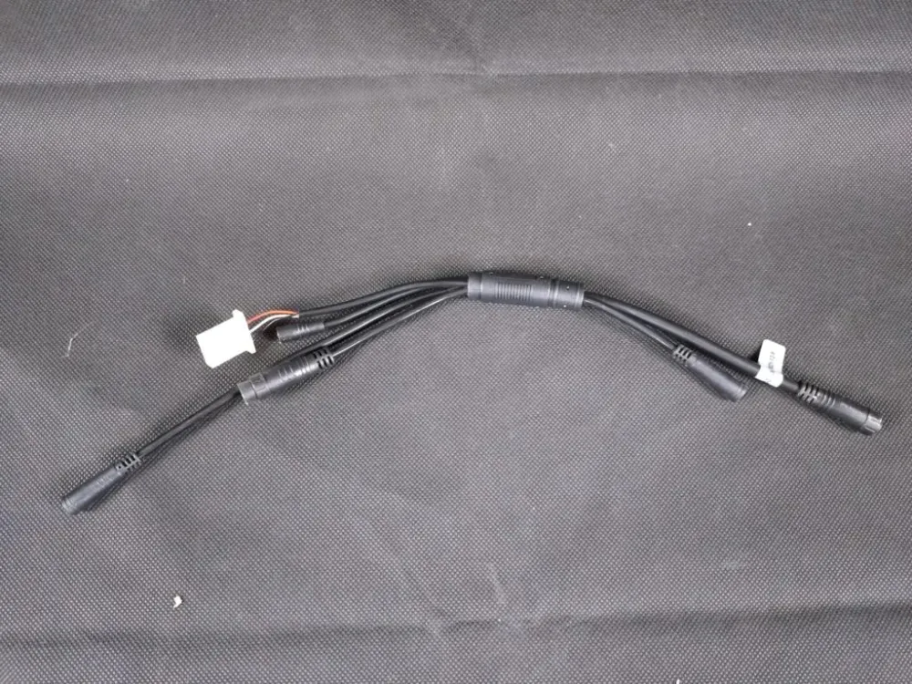 Część zamienna do skutera elektrycznego WANDLER - środkowy kabel połączeniowy do kontrolera