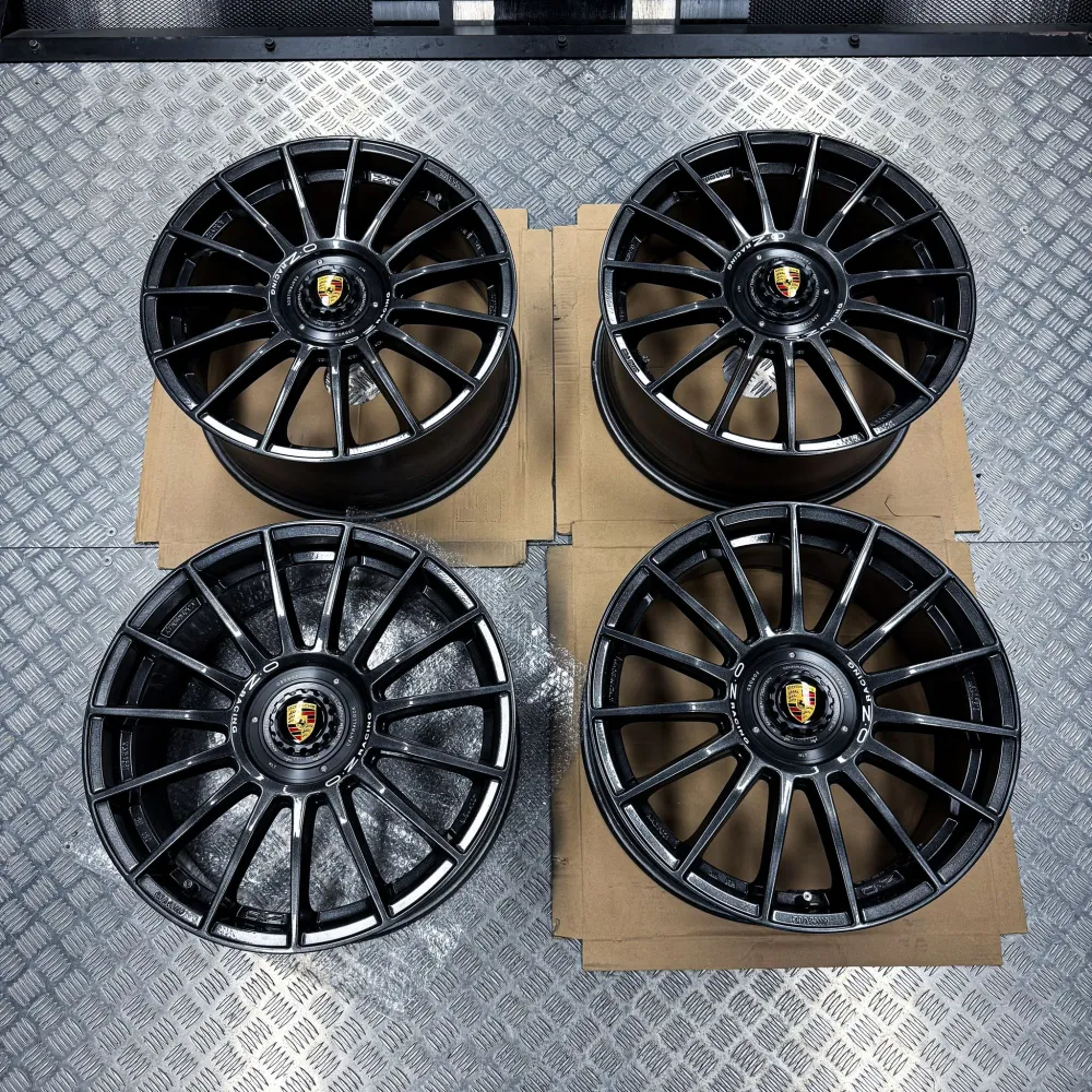 OZ Custom Superturismo Evoluzione Połysk Antracyt 5x112 19″ Zestaw Felg