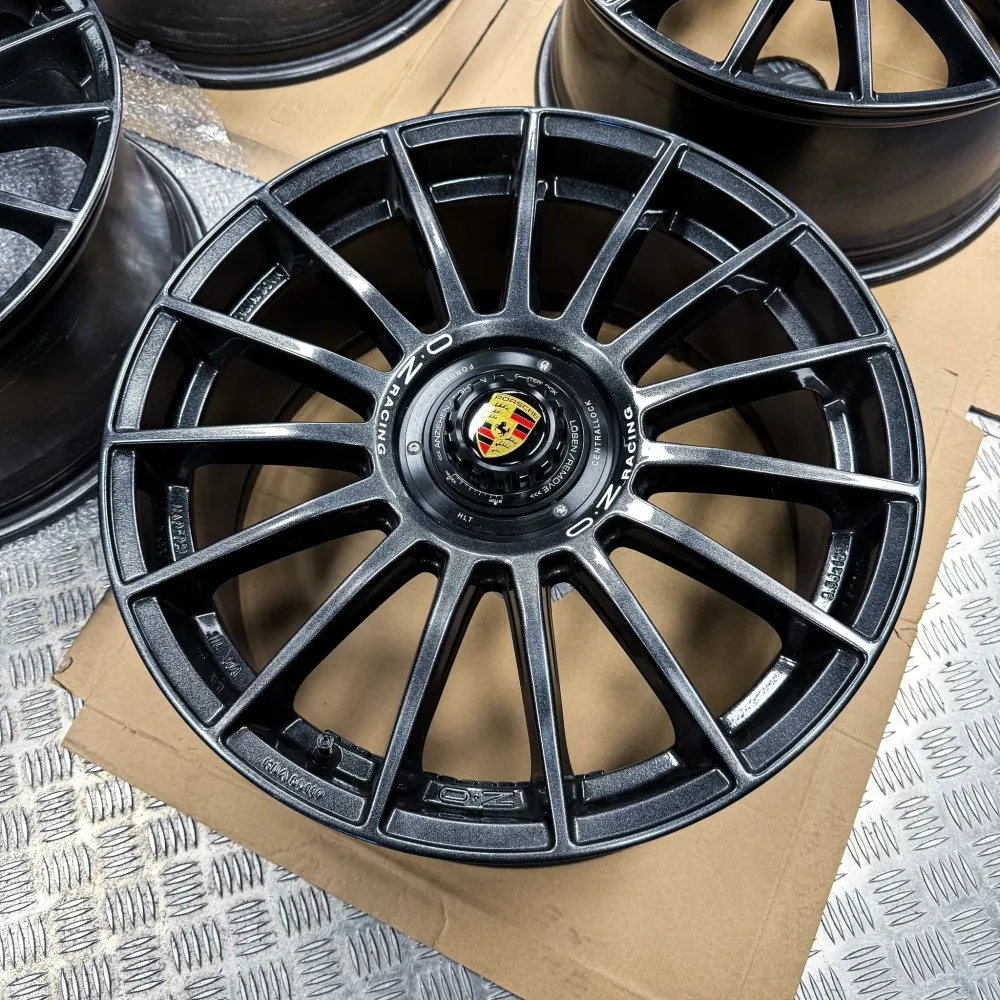 OZ Custom Superturismo Evoluzione Połysk Antracyt 5x112 19″ Zestaw Felg