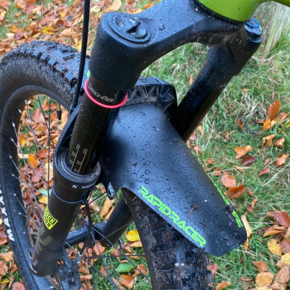 RRP EnduroGuard Duży błotnik (widelce od 120 do 200 mm) Czarny