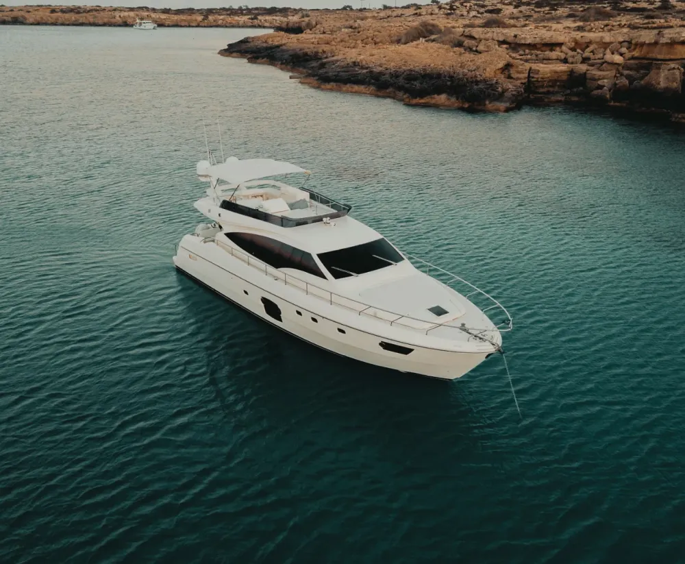 FERRETTI 592 Clubbing Destination