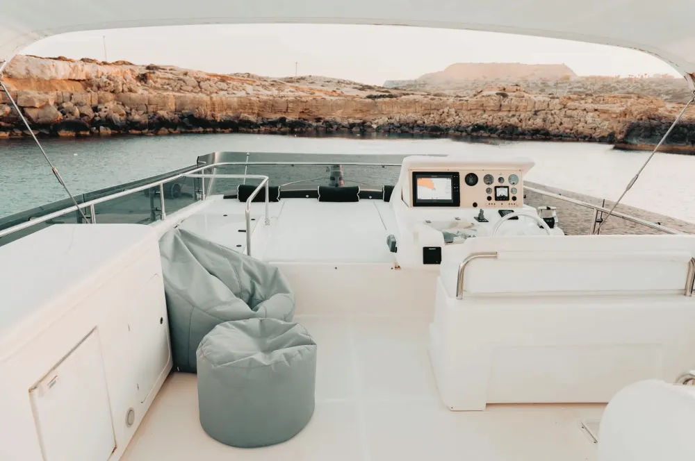 FERRETTI 592 Clubbing Destination