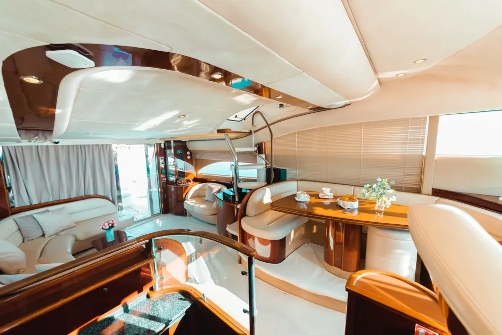 PRINCESS 61 Clubbing Destination