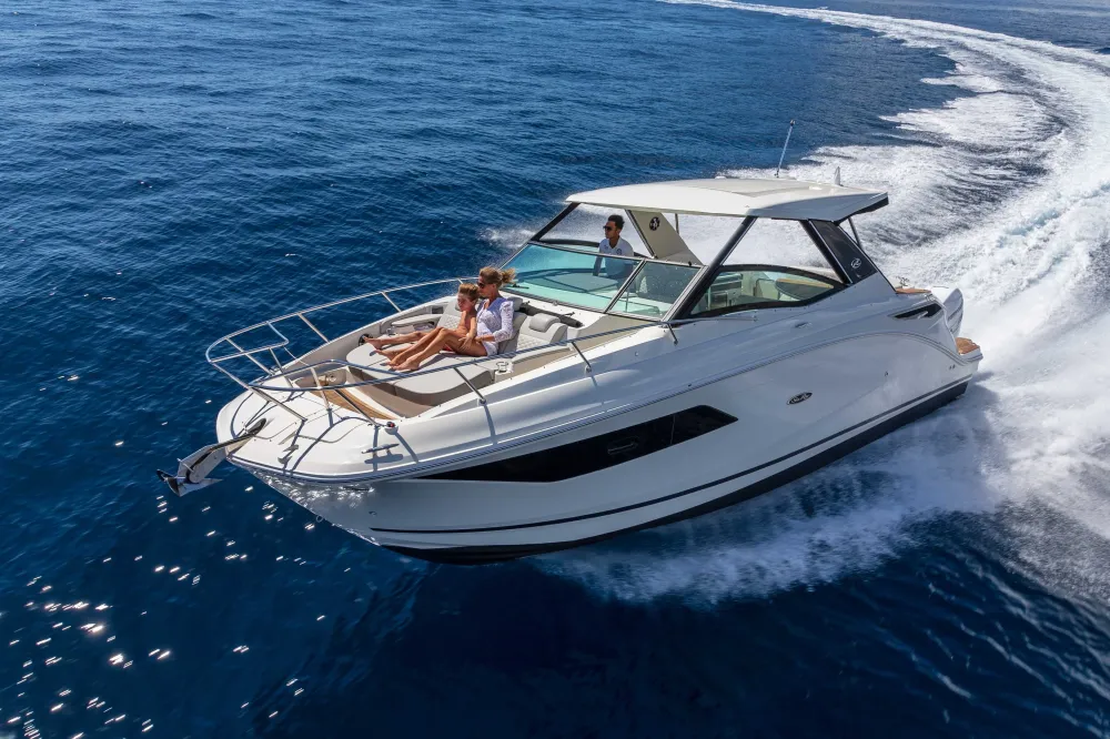 SEA RAY 320 Clubbing Destination