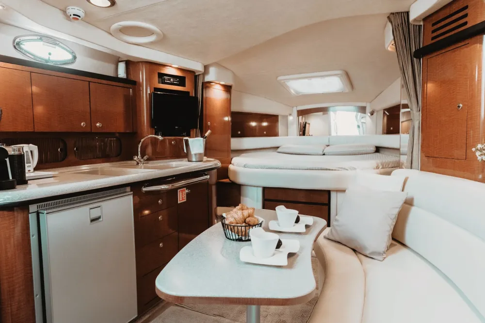 SEA RAY 375 Clubbing Destination