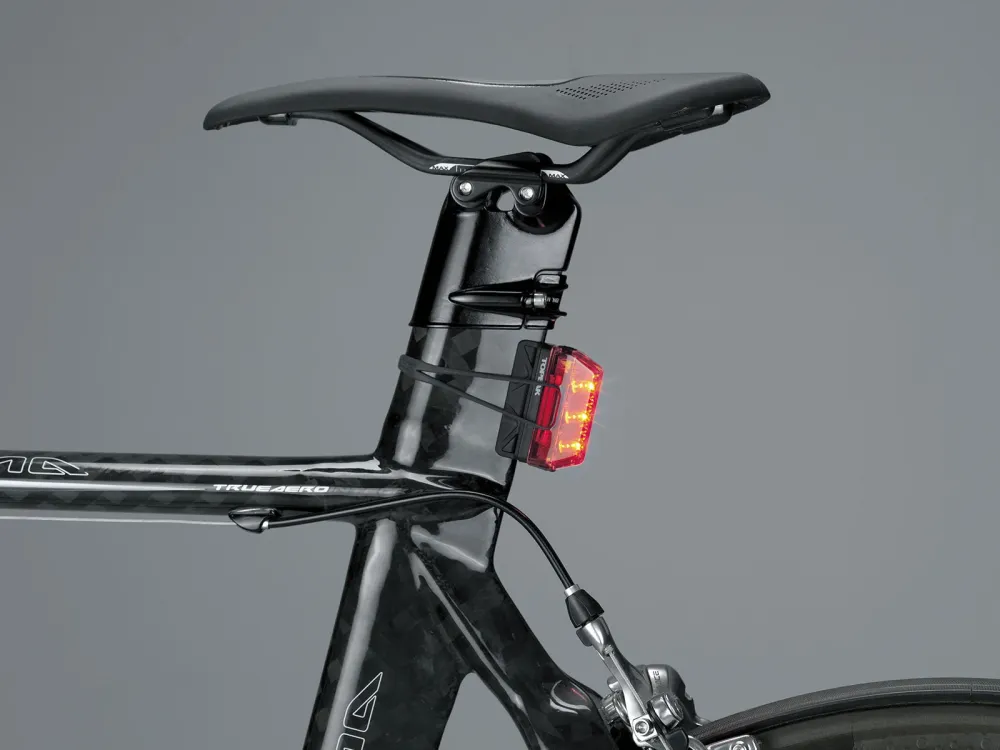Aero z tylnym światłem Redlite Topaak