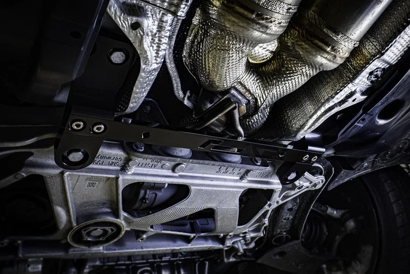 Wzmocnienie przedniego podwozia RacingLine platformy MQB Golf MK7/8, A3/S3/RS3 8V/Y, Leon 5F itd.